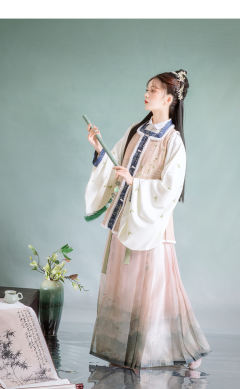 晴山月-资料图