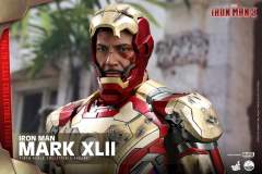 1:4比例珍藏人偶 钢铁侠MARK 42-资料图