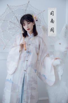 千山黛-资料图
