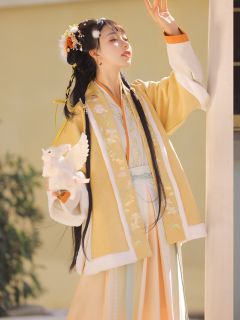 兰摘金桃-资料图