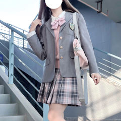 三粒扣西服-资料图