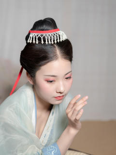 珍珠发带-资料图
