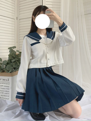 蓝绿领白一本 中间服