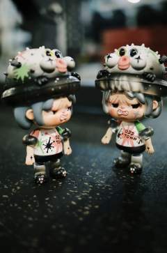 Double pupil-银发-资料图