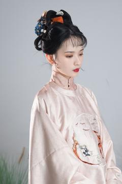 天丝暗纹提花立领短衫-资料图