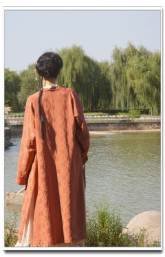 对襟长衫秋款窄袖-资料图