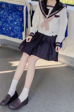 樱花水手服-资料图