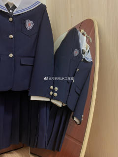 垣鞠女子·西服-资料图