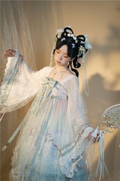 长情月-资料图