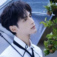 罗云熙杂志周边