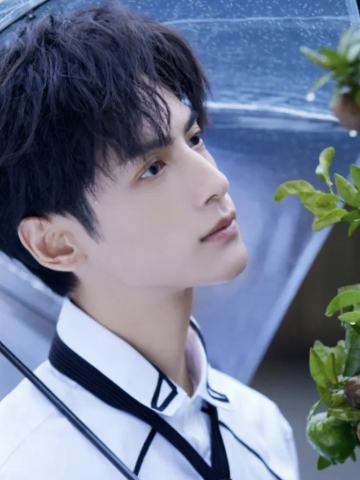 罗云熙杂志周边