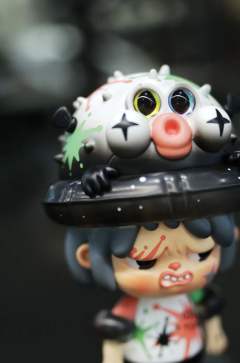 Double pupil-银发-资料图