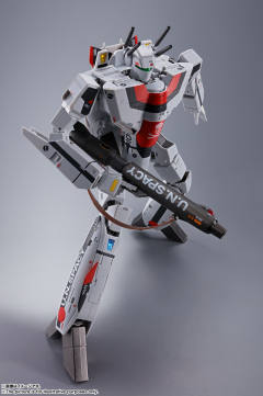VF-1S 攻击女武神 （一条辉专用机）-资料图