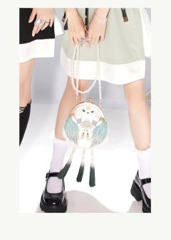 雀舞山林·绣花包-资料图