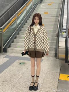 棋盘格开衫-资料图