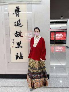 瓜瓞绵绵仿钱氏墓窄袖对穿交短袄-资料图