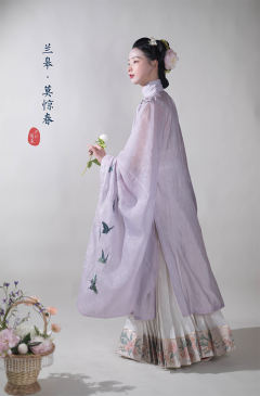 蝴蝶牡丹花·披风 长衫-资料图