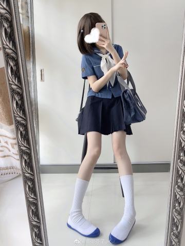 小奈杏子·水手服