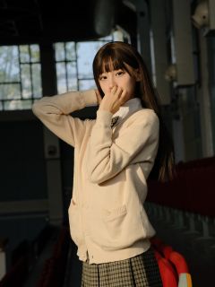 兔子小姐 开衫毛衣-资料图