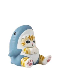 鲨鱼猫玩手手-资料图