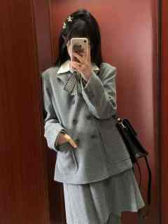 毛呢双排扣·西服套装-资料图