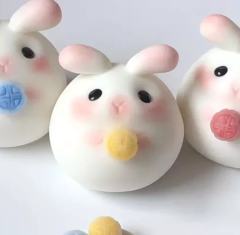 发芽兔中秋冰皮月饼-黄色