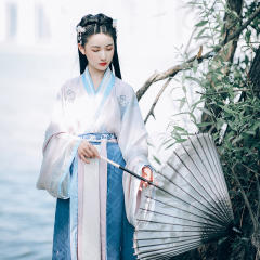 仑灵:蓝-资料图