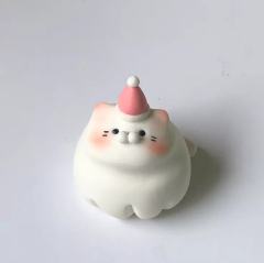 粉帽子小奶猫-资料图