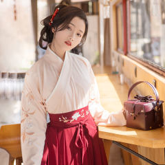 行香子·大襟衫
