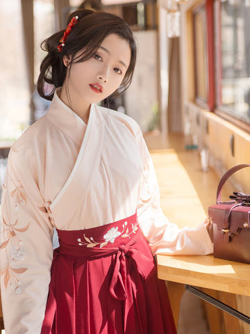 行香子·大襟衫