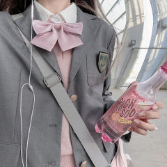 三粒扣西服-资料图