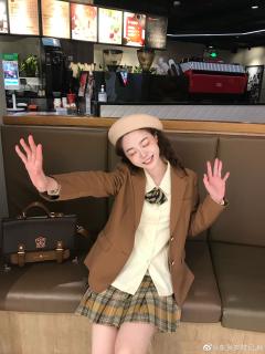 布朗茶茶·西服-资料图