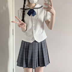 灰色条纹衬衫-资料图