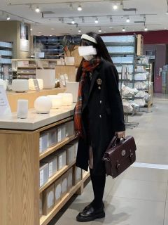 西装领呢大衣-资料图