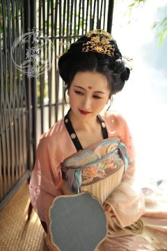 逍遥游其四·琼烟-资料图