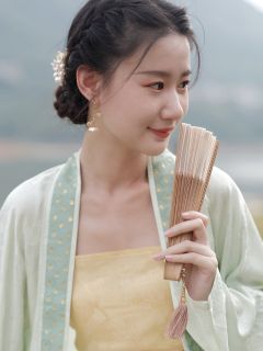 贝母白玫瑰-资料图