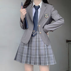 花媛中·西服-资料图