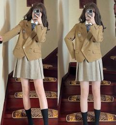 津律高·西服-资料图