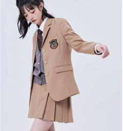 三粒扣西服-资料图