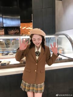 布朗茶茶·西服-资料图