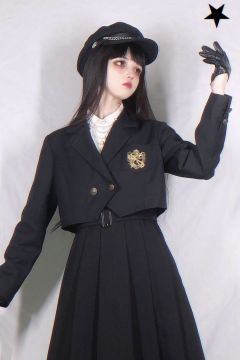 审判 西服套装-资料图