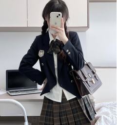 津律高·西服-资料图