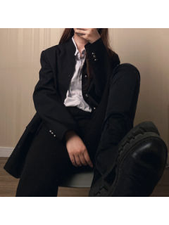 黑黎 诘襟立领西服-资料图