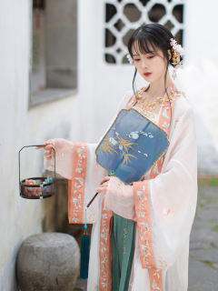 月白仙-资料图