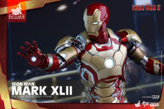 1:6比例珍藏人偶 钢铁侠Mark 42 合金版-资料图