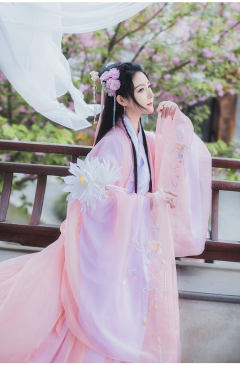 花胧-资料图