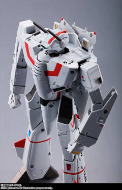 VF-1J 女武神（一条辉专用机）-资料图