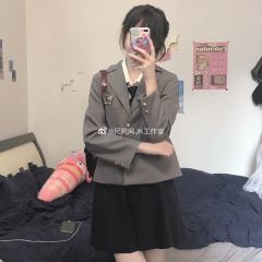 艺梨同学·西服-资料图
