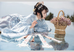 镜花千影-资料图