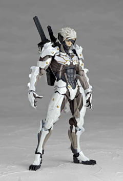 Revoltech 雷电 White Armor ver.